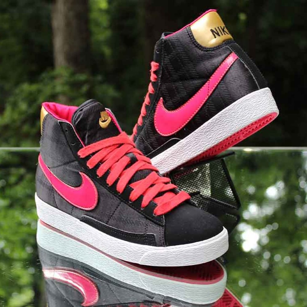 Nike Blazer Mid Black Very Berry Size 4Y